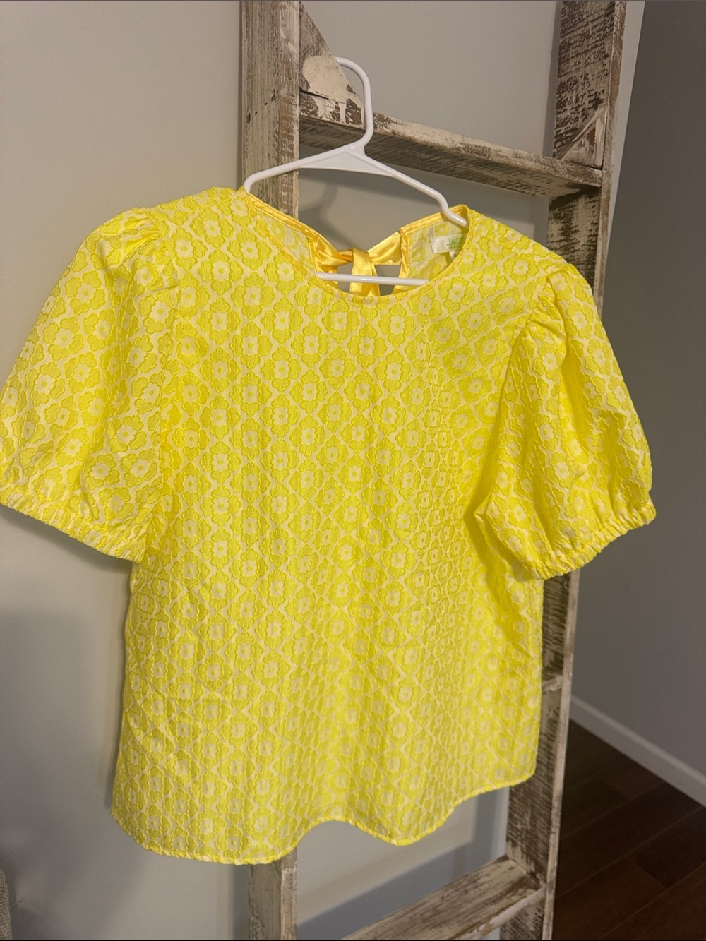 Jade Yellow Lace Puff-Sleeve Women's Top